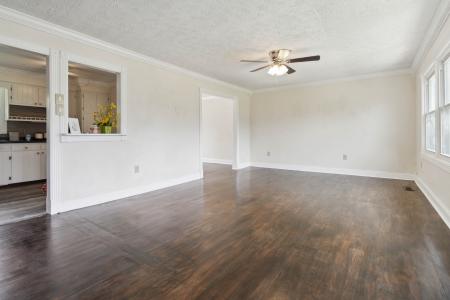 1896 West Laurel Road, Londra, Kentucky 40741, Stati Uniti