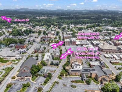 203 6th Avenue W #1B, Hendersonville, Carolina Do Norte 28739, Estados Unidos