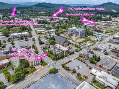 203 6th Avenue W #1B, Hendersonville, Carolina Do Norte 28739, Estados Unidos