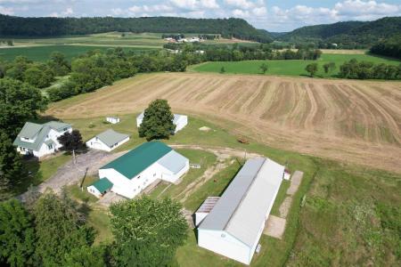 47298 Honey Bee Farm Road, Gays Mills, Wisconsin 54631, USA