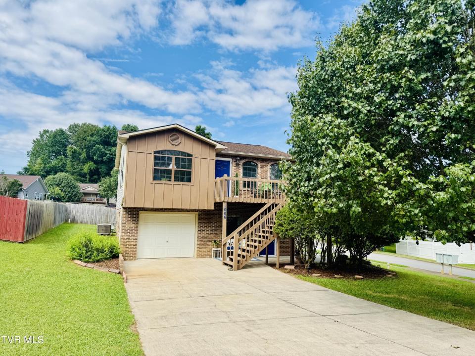 1006 Phillip Drew Drive, Johnson City, Tennessee 37604