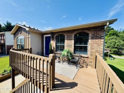 1006 Phillip Drew Drive, Johnson City, Tennessee 37604