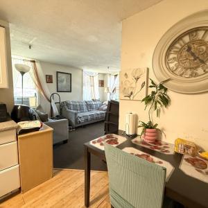 46 Amesbury , 4D, Lawrence, Massachusetts 01840, USA