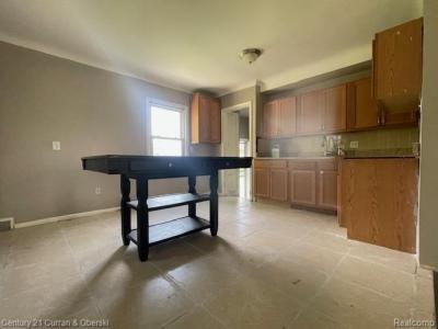 18545 Old Homestead Drive, Harper Woods, Michigan 48225, USA