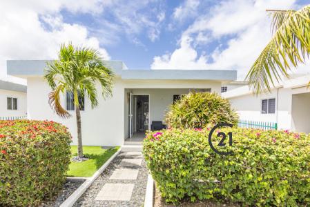 Green Valley Gated Resort House with shared pool, Willemstad West, Curaçao