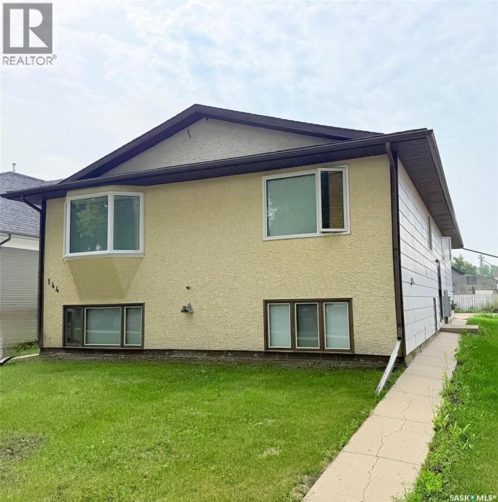 144 FIRST AVENUE N, Yorkton, Saskatchewan S3N 1J8, CANADÁ
