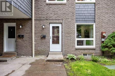 18 ROCK FERN WAY, Toronto (don Valley Village), Ontario M2J 4N2, Kanada