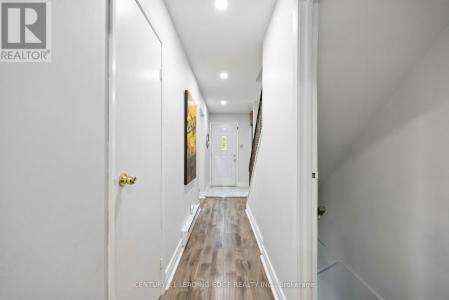 18 ROCK FERN WAY, Toronto (don Valley Village), Ontario M2J 4N2, Kanada