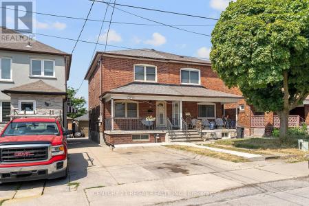 32 CHAMBERLAIN AVENUE, Toronto (briar Hill-belgravia), Ontario M6E 4J8, Canada