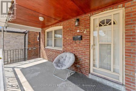 32 CHAMBERLAIN AVENUE, Toronto (briar Hill-belgravia), Ontario M6E 4J8, Canada