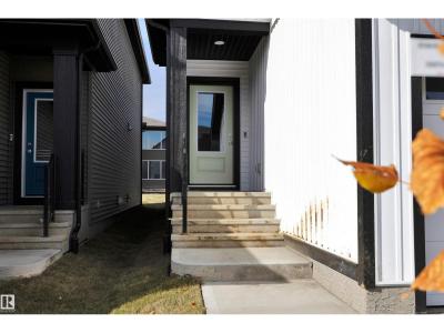 9104 ELVES LO NW, Edmonton, Alberta T6M 3G2, Canada