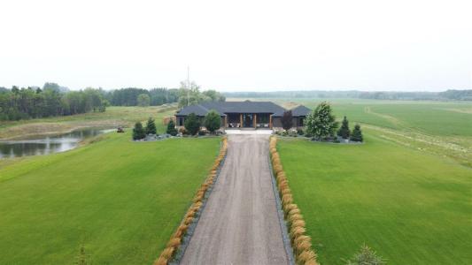 67028 WILLOWDALE ROAD, Cooks Creek, Manitoba R5M 0G5, Canada