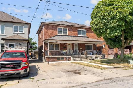 32 CHAMBERLAIN AVENUE, Toronto, Ontario M6E 4J8, Canada