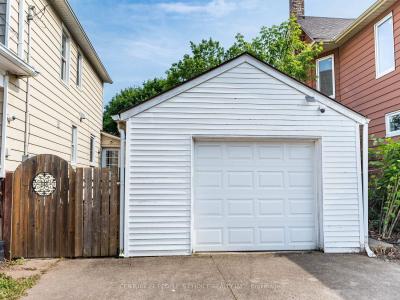 5001 KITCHENER STREET, Niagara Falls, Ontario L2G 1A9, Canada