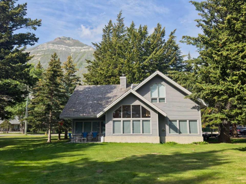 107 MOUNT VIEW, Waterton Park, Alberta T0K 2M0, Canada