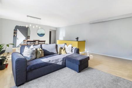 8960  Boul. Rivard, Brossard, Québec J4X 1Y1, Canada