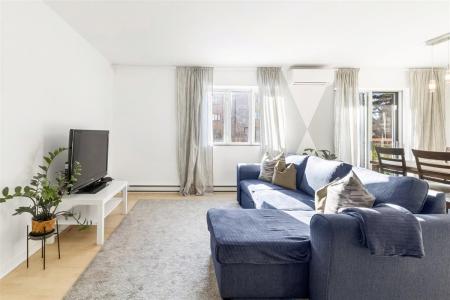 8960  Boul. Rivard, Brossard, Québec J4X 1Y1, Canada