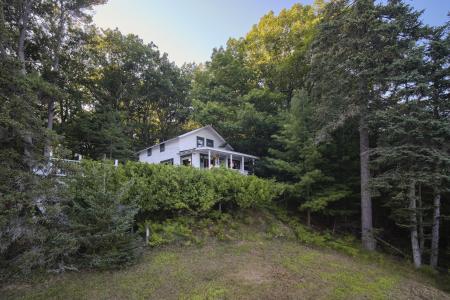 8368 Portage Point Drive, Onekama, Michigan 49675, Estados Unidos