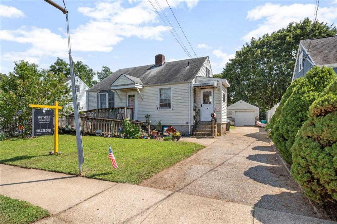 9 Revere Avenue, Bethpage, 纽约州 11714, 美国