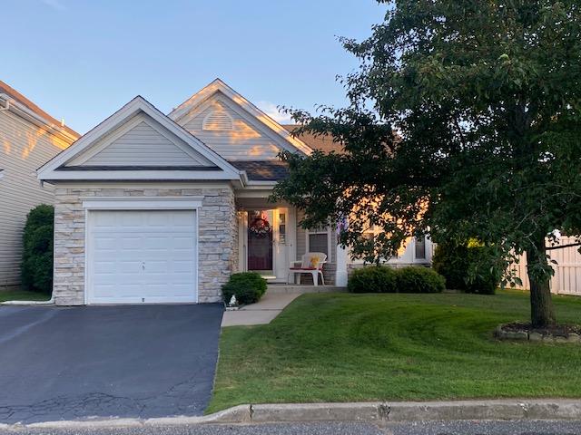 8 Ariel Dr, Middle Island, Nova Iorque 11953, Estados Unidos