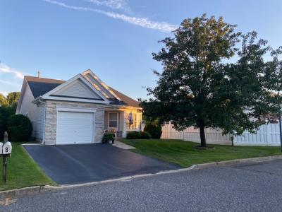 8 Ariel Dr, Middle Island, Nova Iorque 11953, Estados Unidos