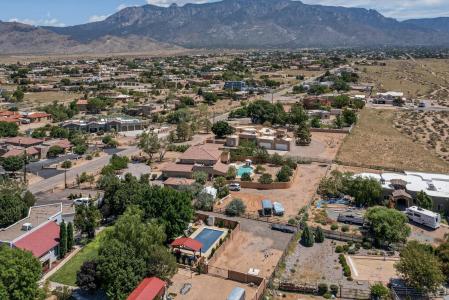 9154 Oakland Avenue NE, Albuquerque, New Mexico 87122