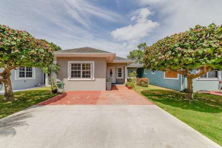 TROPICAL MEWS 2 BED HOME, George Town East, Grand Cayman, Cayman Islands