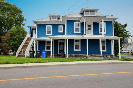109-111 Rue Fraserville, Rivière-du-Loup, Quebec G5R 2B9, Canadá