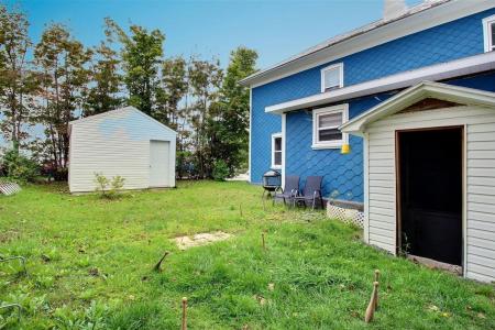 109-111 Rue Fraserville, Rivière-du-Loup, Quebec G5R 2B9, Canadá