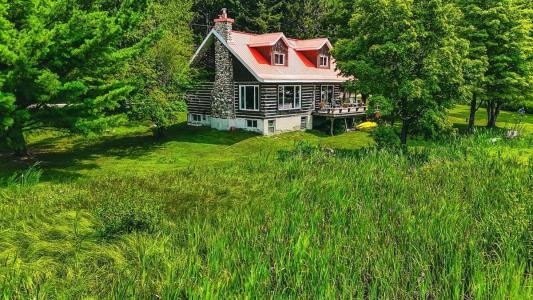 238 Lac du Brochet, Lac-Sainte-Marie, Quebec J0X 1Z0, Canada
