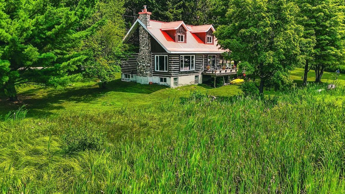 238 Lac du Brochet, Lac-Sainte-Marie, Quebec J0X 1Z0, Canadá