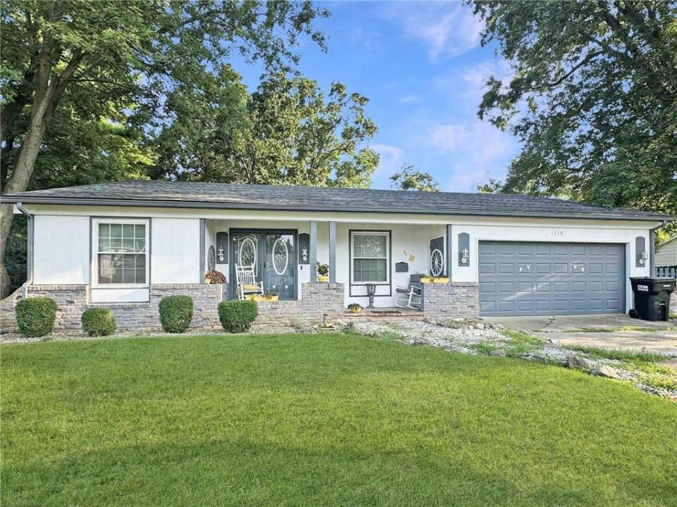 1218 Woodlawn Dr, Charleston, 伊利诺斯州 61920, 美国