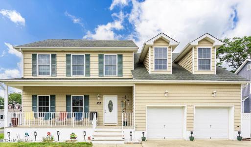 352 Halliard Avenue, Beachwood, New Jersey 08722