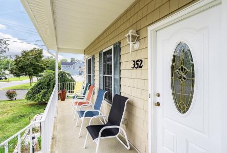 352 Halliard Avenue, Beachwood, New Jersey 08722