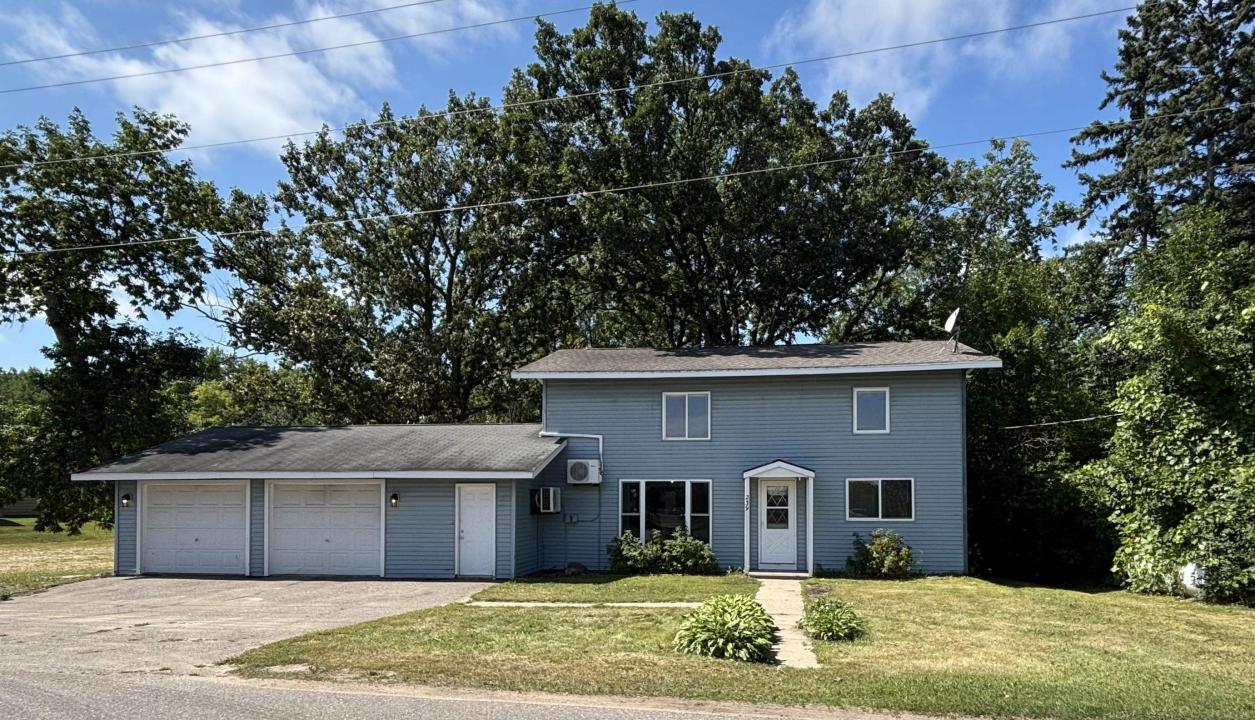 239 N 1st St, Hackensack, Minnesota 56452