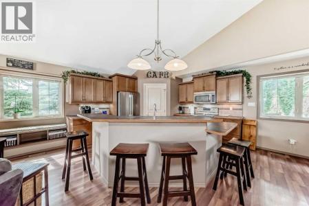 41 CANYONCREST POINT WEST, Lethbridge, Alberta T1K 7Y4, Canada