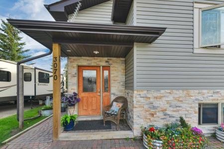 25074 SOUTH PINE LAKE ROAD, Rural Red Deer County, Alberta T0M 1S0, Canada