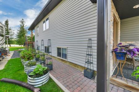 25074 SOUTH PINE LAKE ROAD, Rural Red Deer County, Alberta T0M 1S0, Canada