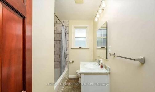 20407 LESLIE STREET, East Gwillimbury, Ontario L0G 1R0, Canadá