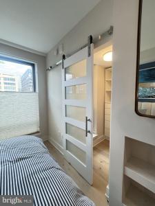 1211 Van Street SE Unit# TH-1H, Washington, Washington D.C. 20003, Estados Unidos