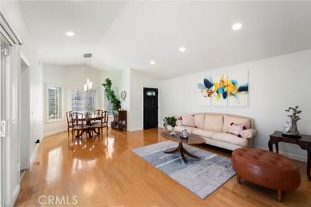 210 S Larkwood, Anaheim Hills, 加利福尼亚州 92808, 美国