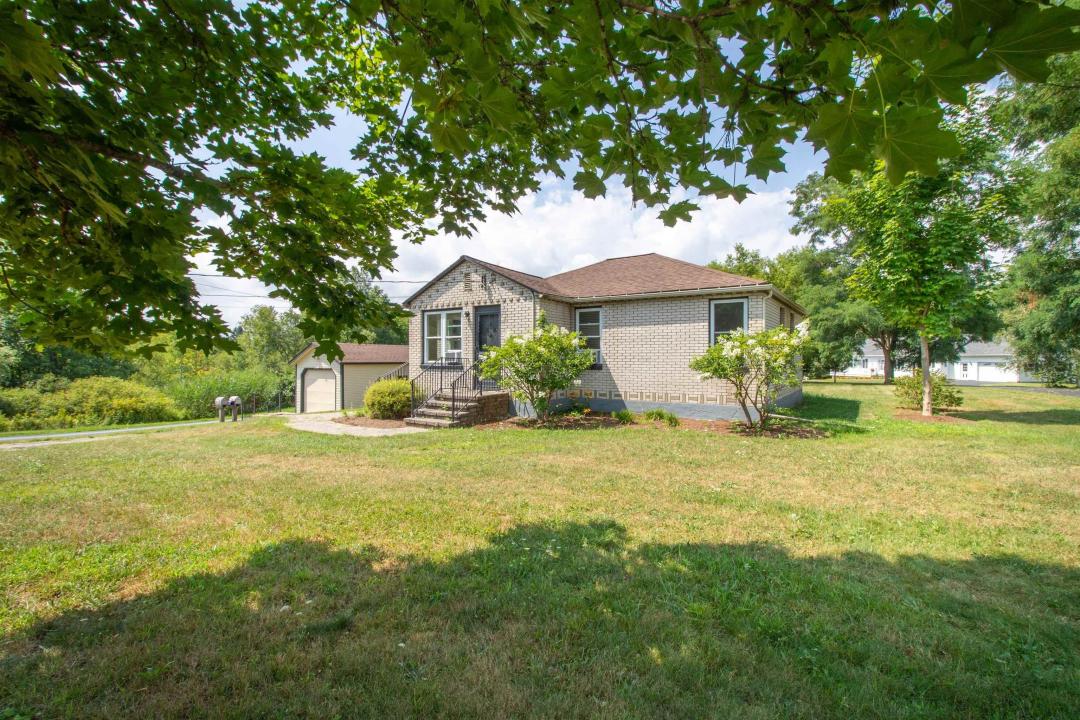 573 Sias Avenue, Newport City, 佛蒙特州 05855, 美國