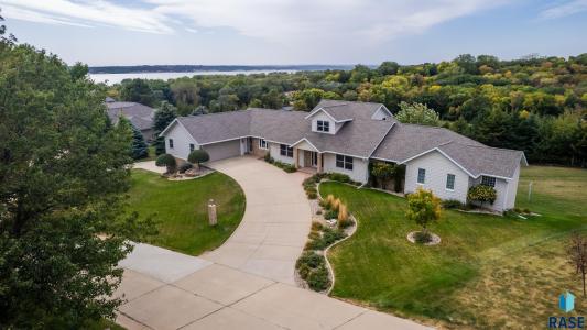 300 Calumet Cir Circle, Yankton, SD 57078, USA