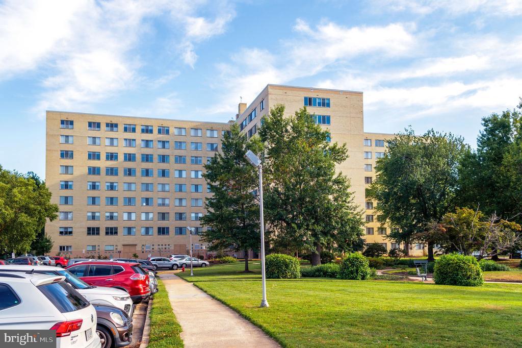 6631 Wakefield Drive , 106, Alexandria, Virginia 22307