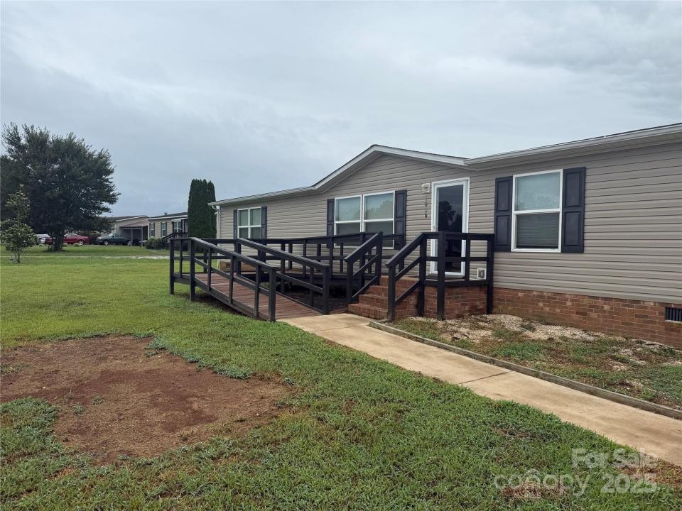 1056 Hard Scrabble Court, Cleveland, Karolina Północna 27013, USA