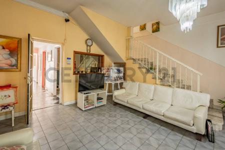 Gral Jose de San Martin 579, Lomas De Zamora, GBA Sur 1832, Argentina