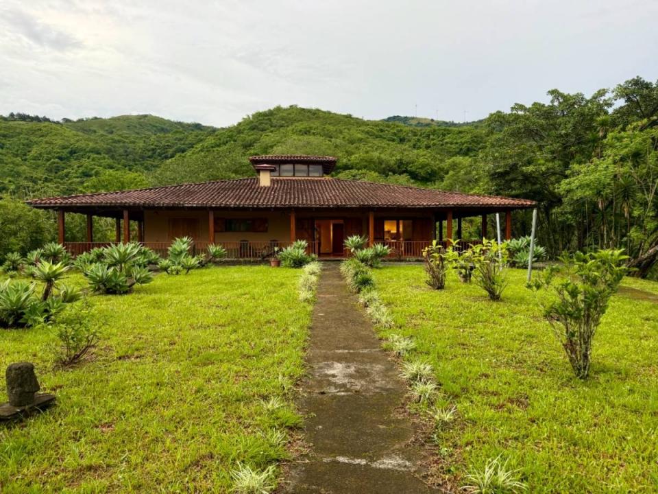 Ciudad Colon , Colón Mora, San José 10701, Коста-Рика