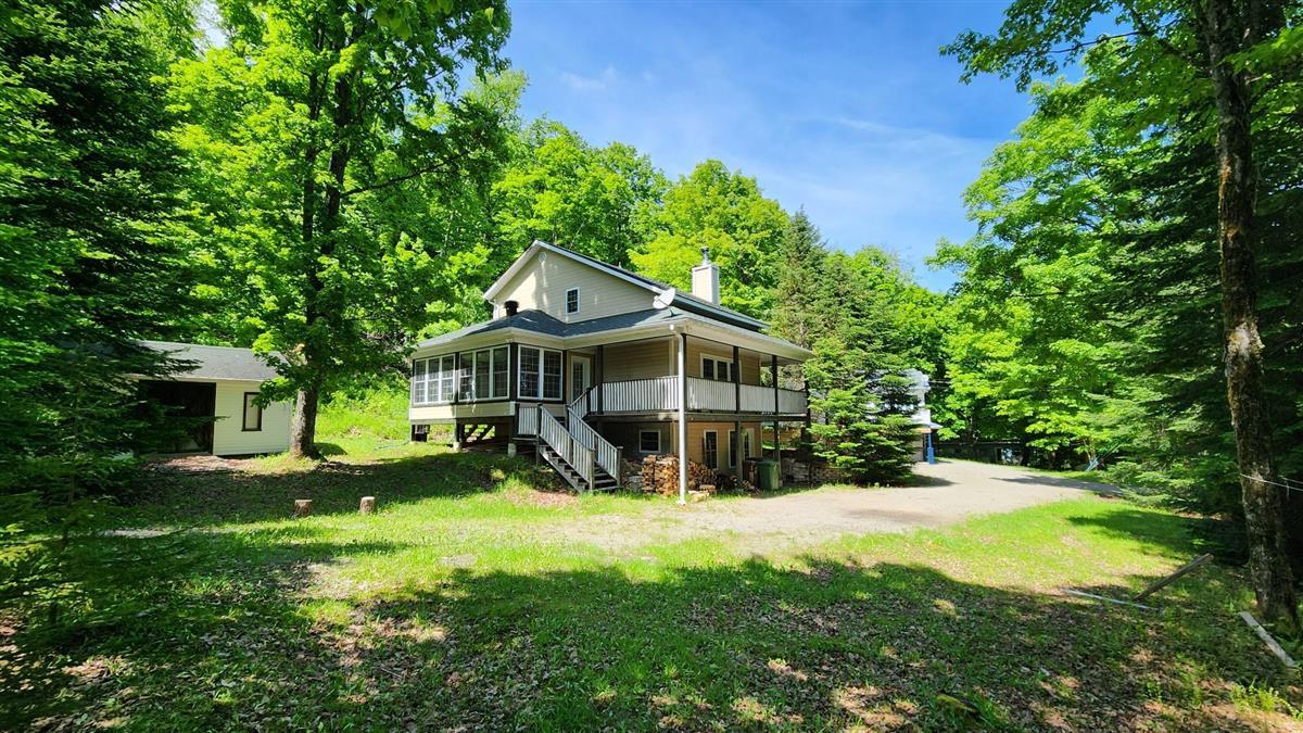 281  Ch. du Lac-aux-Ours, Lac-Supérieur, Quebec J0T 1P0, Canada