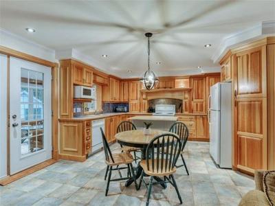 281  Ch. du Lac-aux-Ours, Lac-Supérieur, Quebec J0T 1P0, Canada