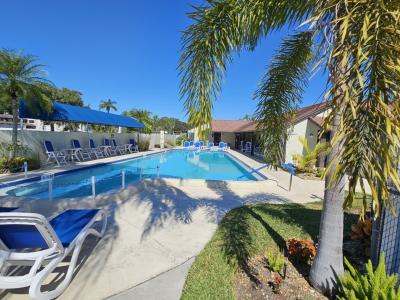 1100 Bay Dr E # 105, Largo, フロリダ 33770, アメリカ合衆国